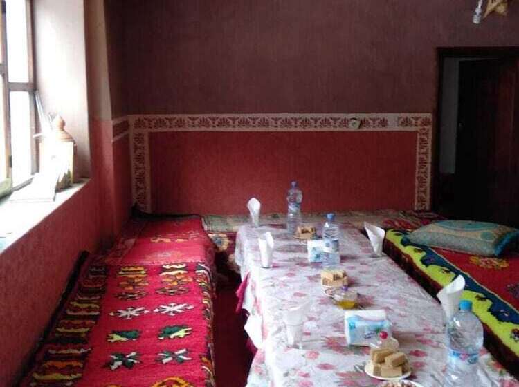 پانسیون Taghia Gîte Ahansal