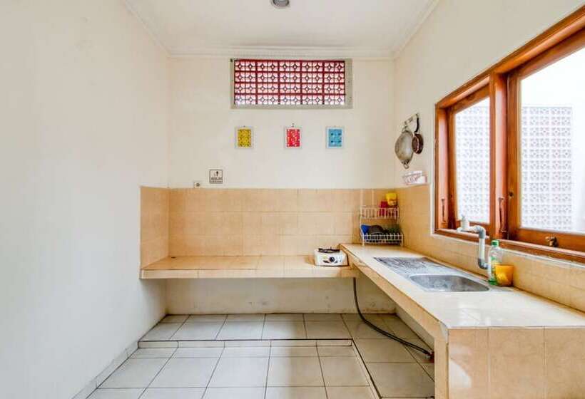 Reddoorz Hostel Near Terminal Condongcatur Jogja