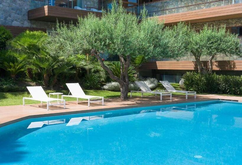 اقامتگاه Isola Bella Infinity Suites