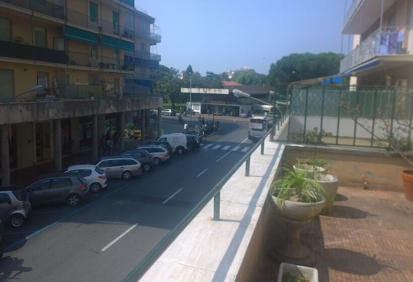Sestri Mare & Beach Services Residence