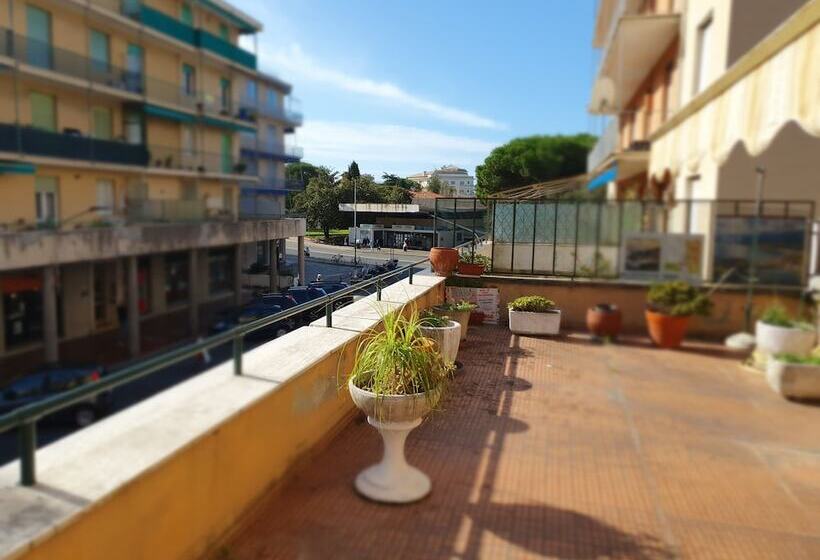 Sestri Mare & Beach Services Residence