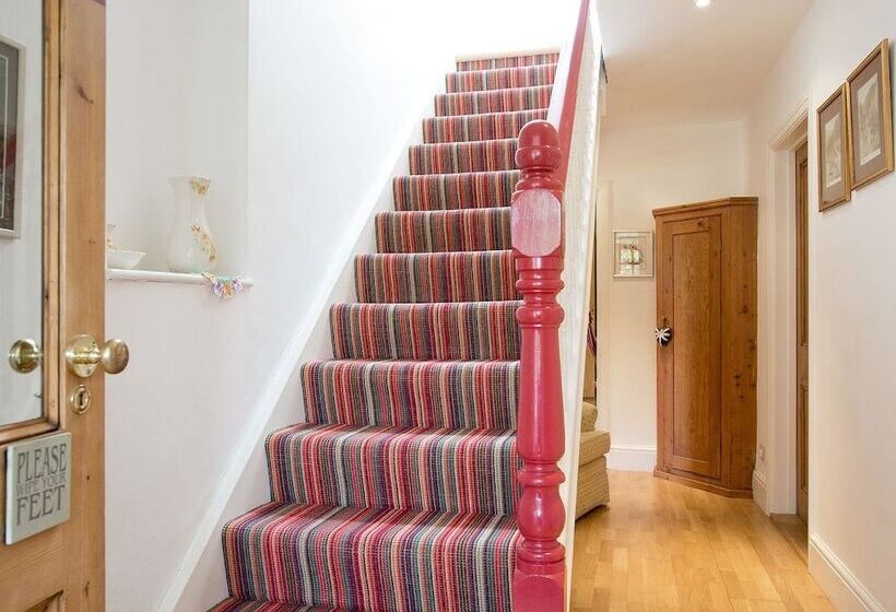 Bridge Cottage Croyde 3 4 Bed, Sleeps 8, Hot Tub