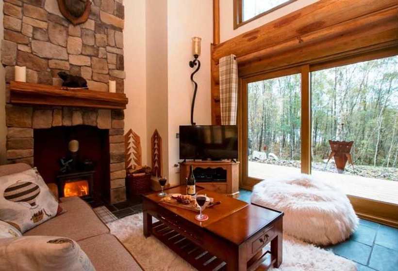 Caledonian Cabin + Hot Tub