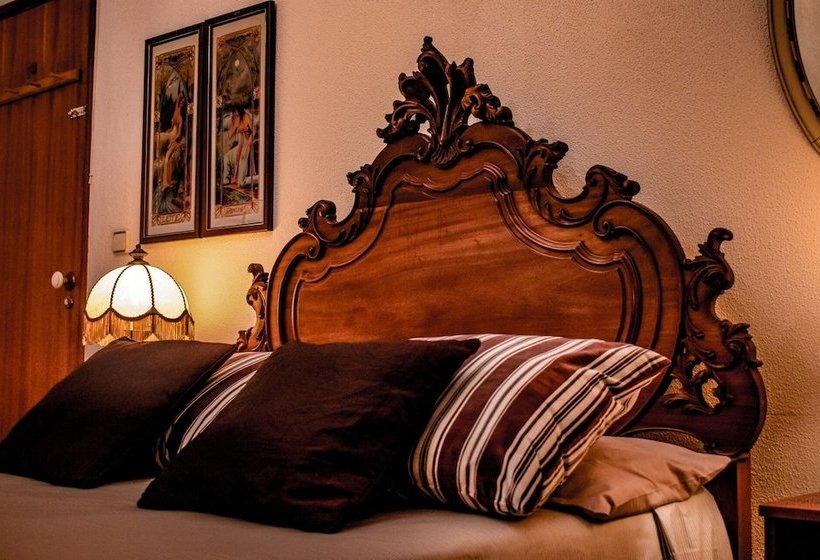 Charming 53 Rooms In Cacilhas  Hostel