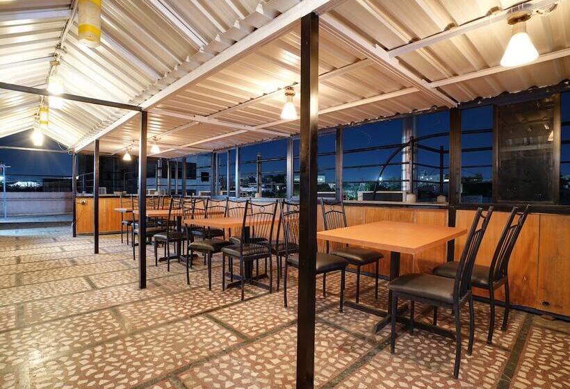 هتل Capital O 46832 Gaayatri Residency