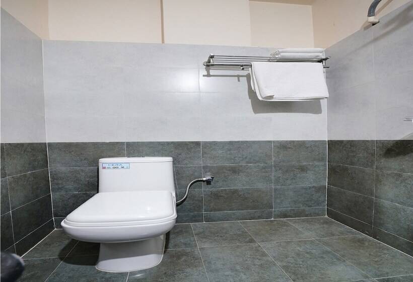 هتل Capital O 46832 Gaayatri Residency