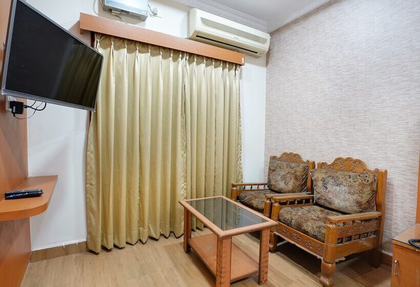 هتل Capital O 46832 Gaayatri Residency