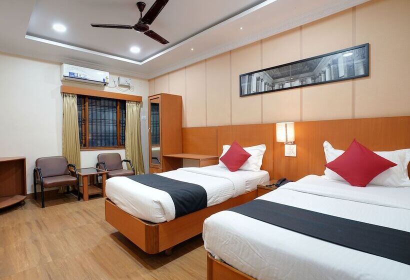 هتل Capital O 46832 Gaayatri Residency