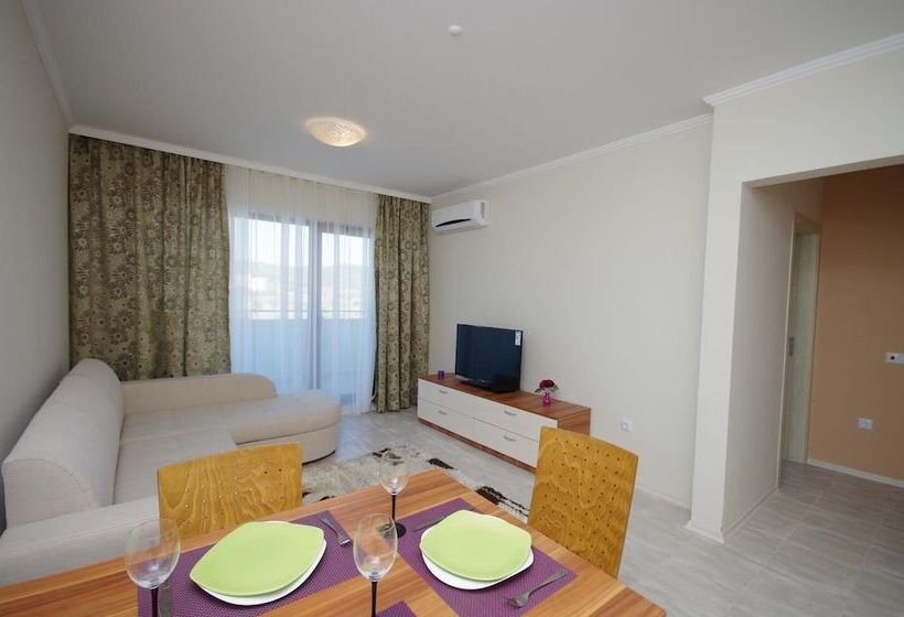 Отель Lily Beach Resort