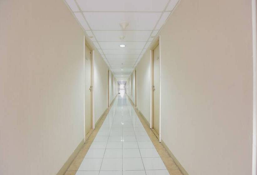 Отель Oyo 2103 Lauv Room 2 Grand Centerpoint