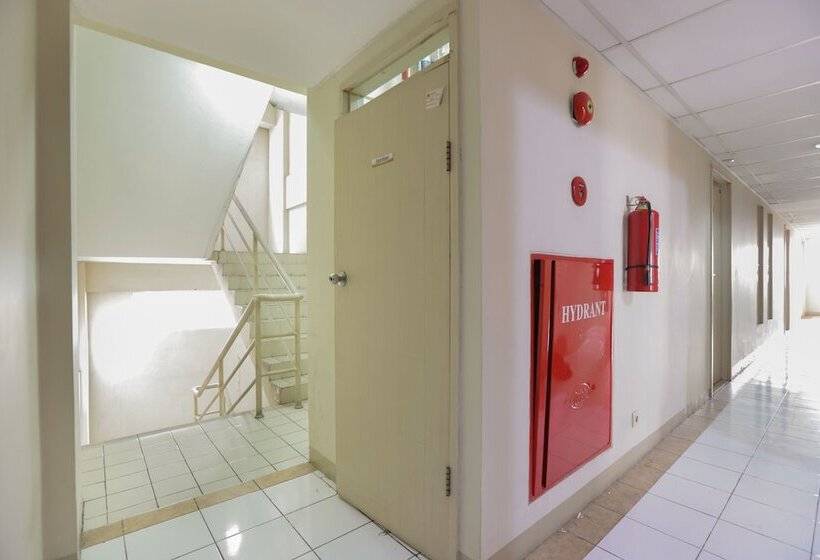 Отель Oyo 2103 Lauv Room 2 Grand Centerpoint