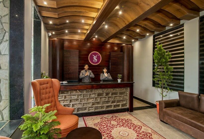 Отель Queens Yard Suites & Spa By Sumi Yashshree