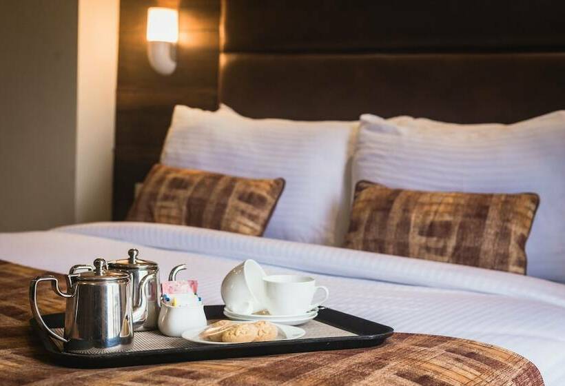 Отель Queens Yard Suites & Spa By Sumi Yashshree