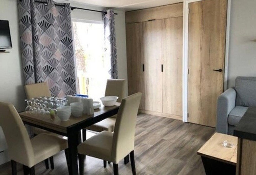 ホテル Sarcelle D été