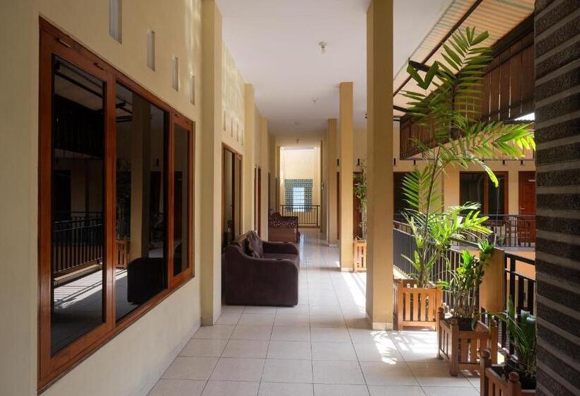 Otel Urbanview Syariah Wisma Wongso Borobudur