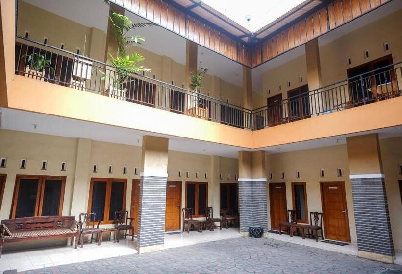 Otel Urbanview Syariah Wisma Wongso Borobudur