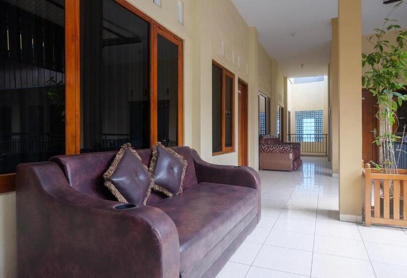 Otel Urbanview Syariah Wisma Wongso Borobudur