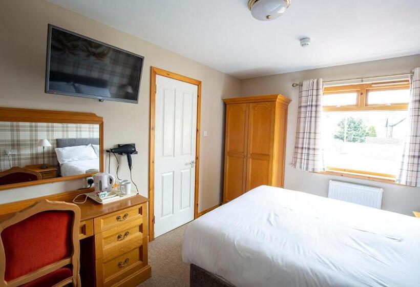 בית מלון כפרי West End