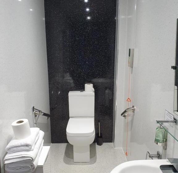 בית מלון כפרי West End