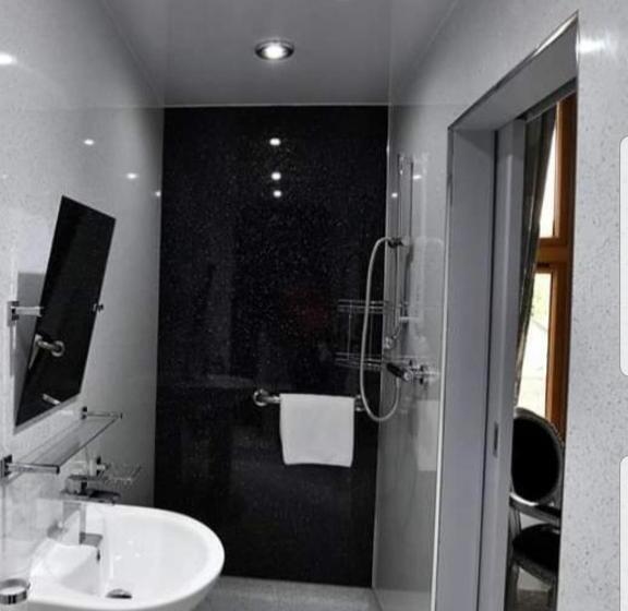 בית מלון כפרי West End