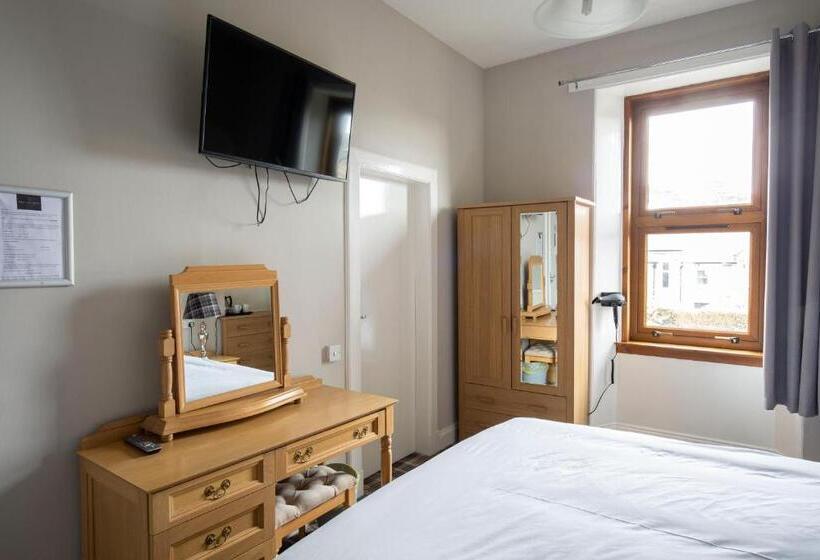 בית מלון כפרי West End