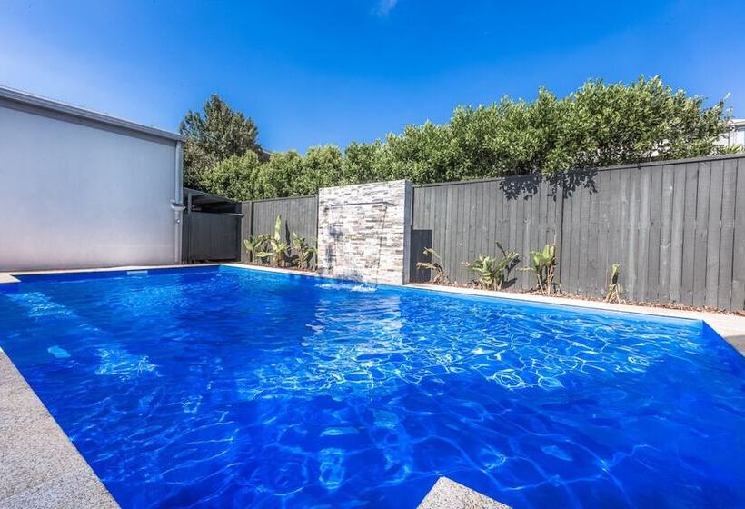 Lyrona 3/35 Avocet Parade