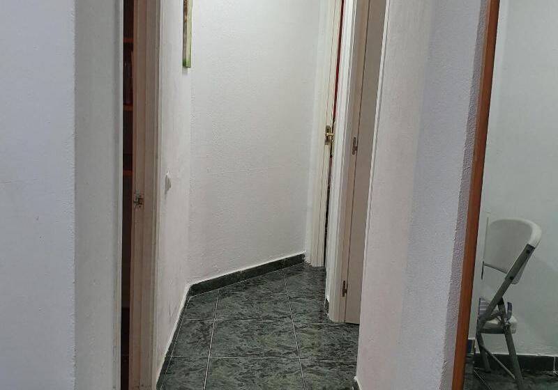 بنسيون Low Cost Room Plaza De Hierro Iv