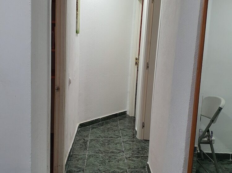 بنسيون Low Cost Room Plaza De Hierro Iv