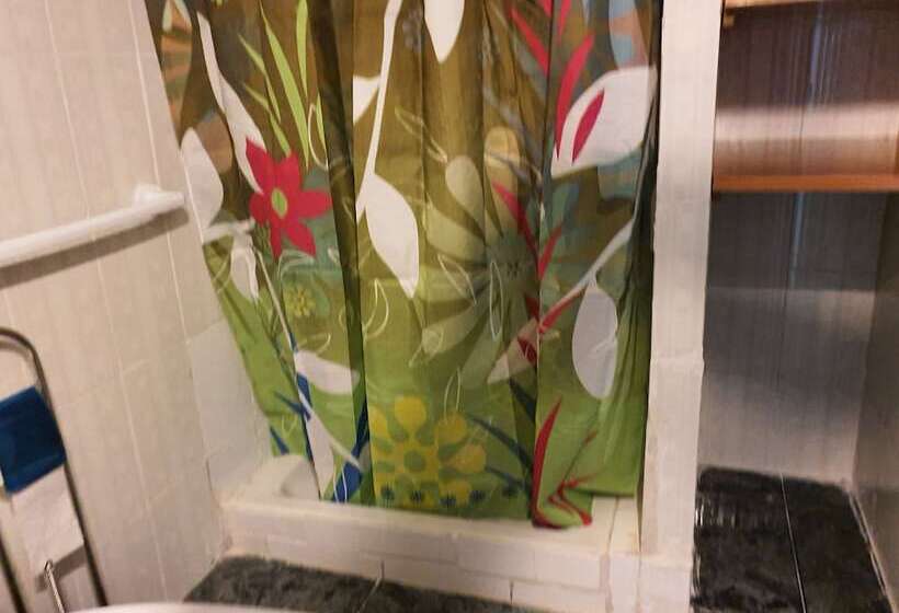 بنسيون Low Cost Room Plaza De Hierro Iv