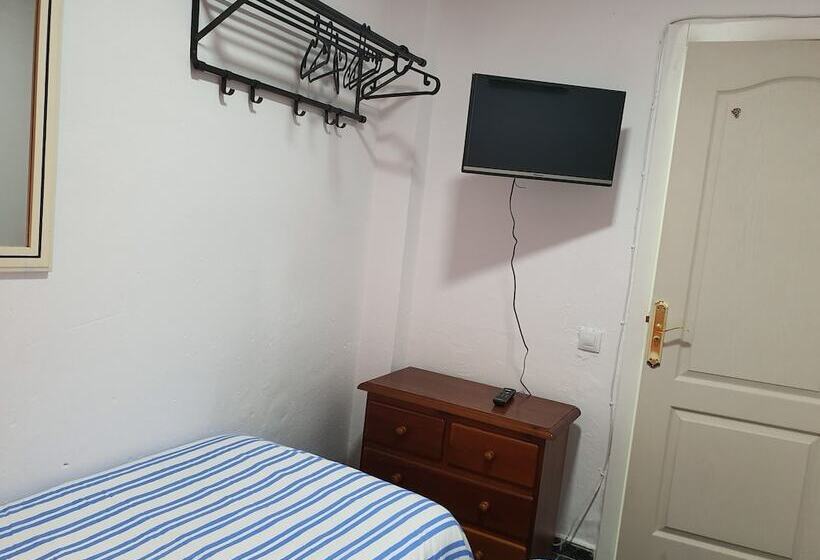 بنسيون Low Cost Room Plaza De Hierro Iv