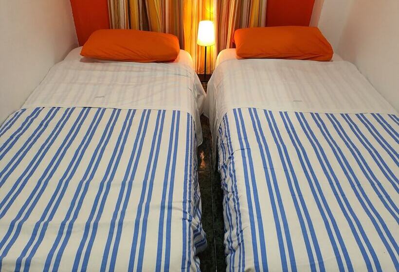 بنسيون Low Cost Room Plaza De Hierro Iv
