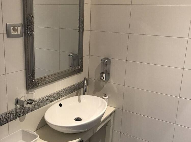 ペンション Pula Antic Rooms In Center