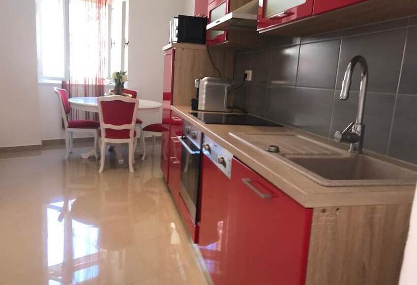 ペンション Pula Antic Rooms In Center