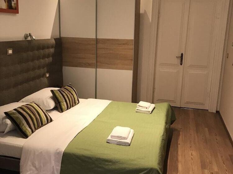 ペンション Pula Antic Rooms In Center