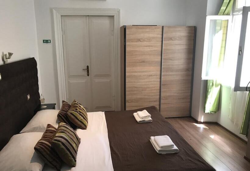 ペンション Pula Antic Rooms In Center