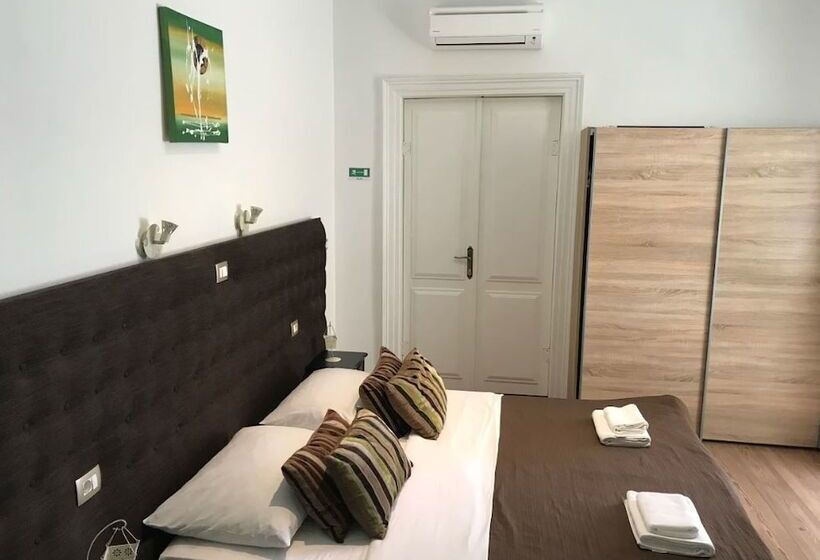 ペンション Pula Antic Rooms In Center