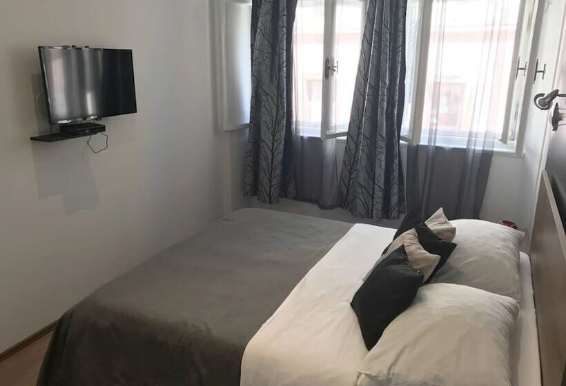 ペンション Pula Antic Rooms In Center