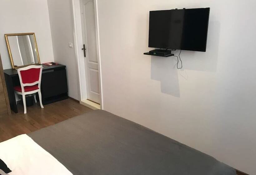 ペンション Pula Antic Rooms In Center