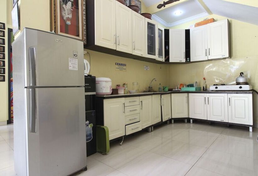 Пансион Reddoorz Near Borobudur Temple