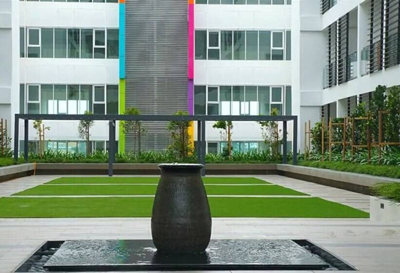 פנסיון Stay Awhile At Aeropod Sovo Studio