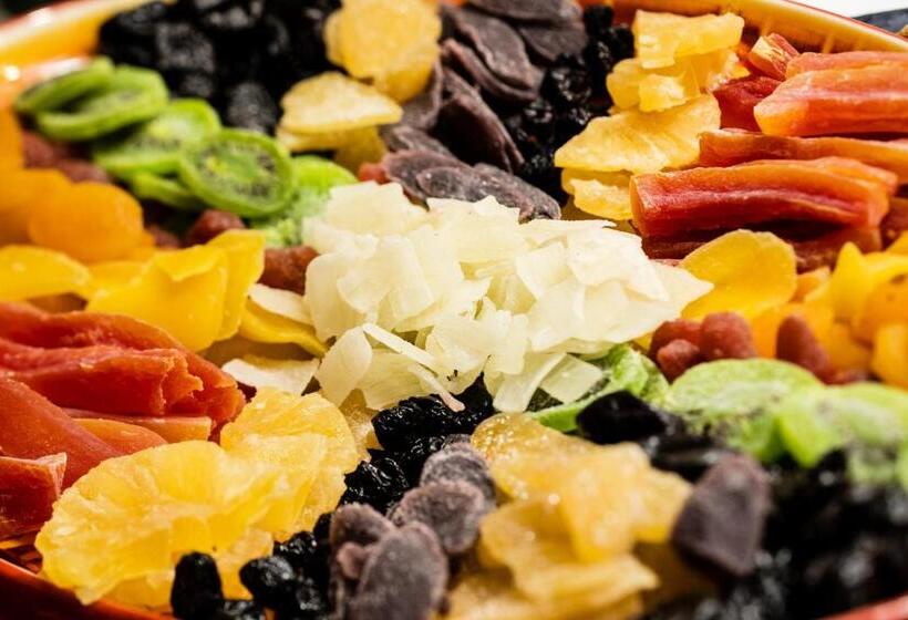 استراحتگاه Alexandra Elegance Bridging Generations