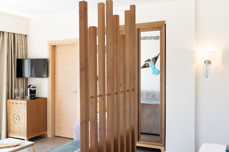 استراحتگاه Alexandra Elegance Bridging Generations