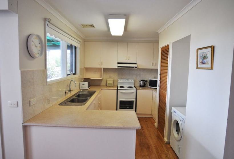 Salty Sands  Meters From The Beach, Free Wifi