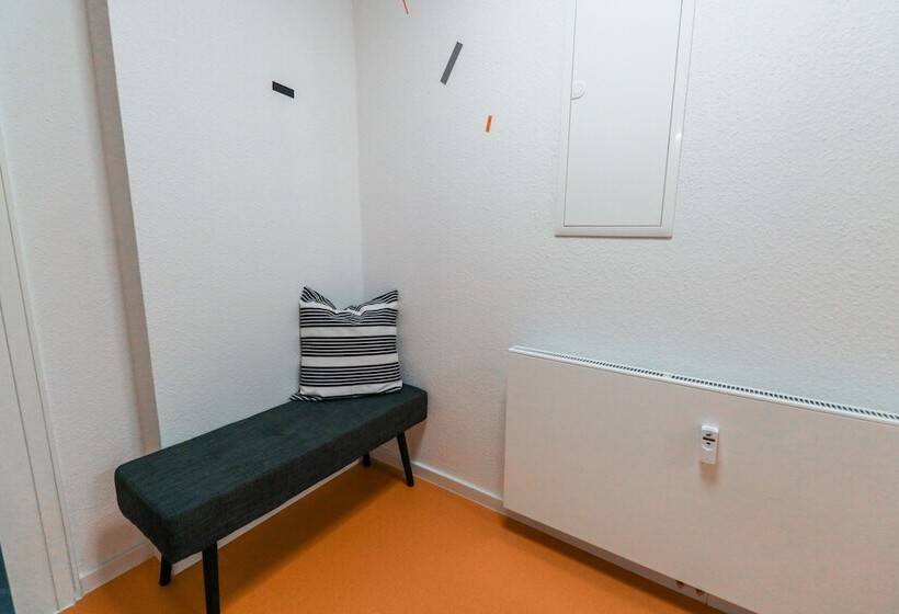 Sunny Hostel Room For 3