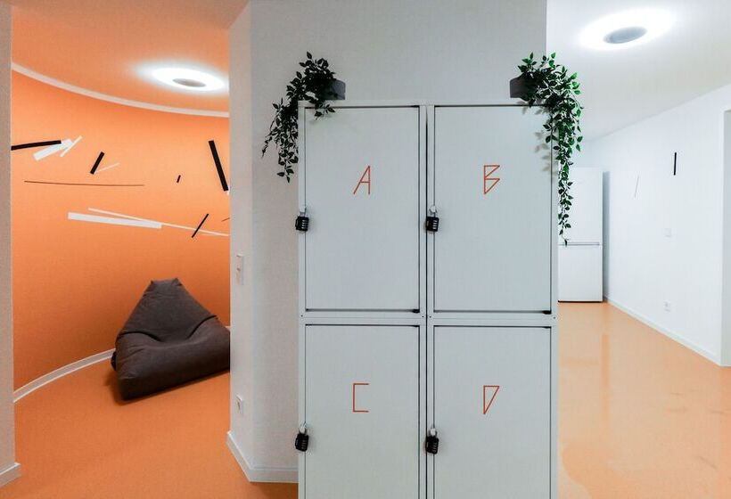 Sunny Hostel Room For 3