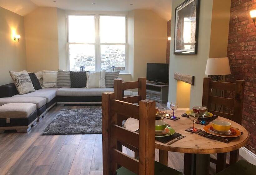 The Home Arms Cottage