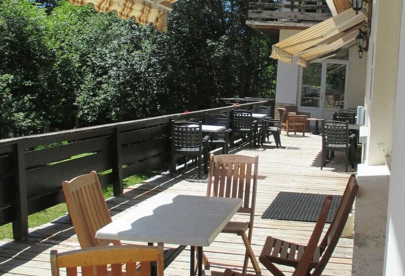 호스텔 Auberge De Jeunesse Hi Chamrousse