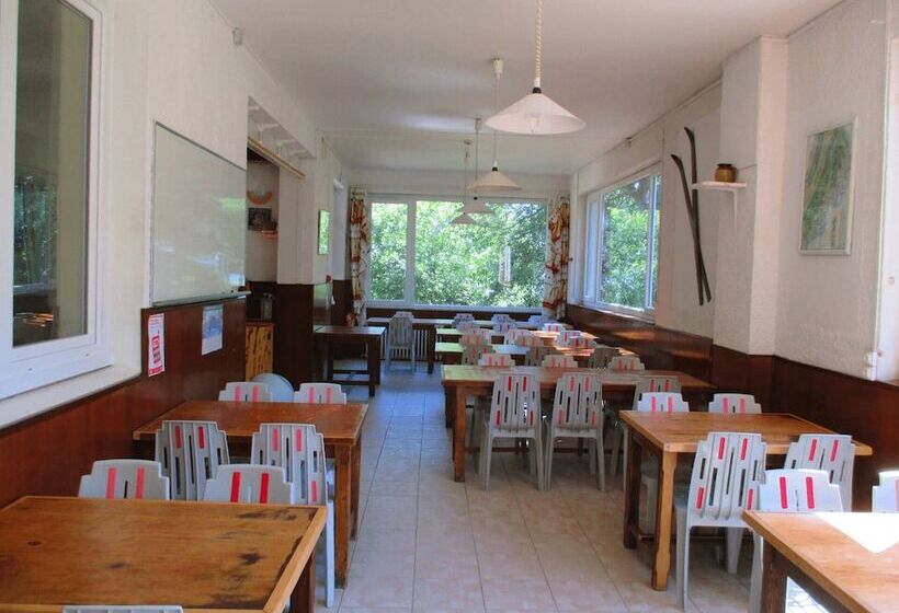 호스텔 Auberge De Jeunesse Hi Chamrousse