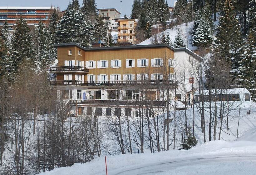 호스텔 Auberge De Jeunesse Hi Chamrousse
