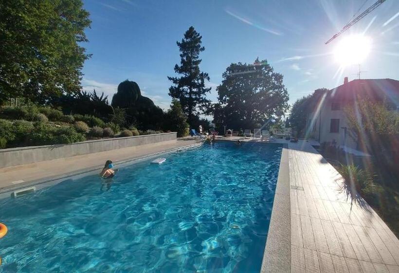 مبيت وإفطار Villa Trisano